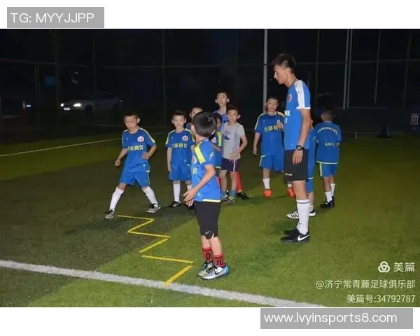 足球培训中的成长与反思：从技术提升到团队合作的深刻体会